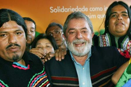 Presidente Lula em julho, quando sancionou a lei que anistia estrangeiros em situação irregular no Brasil (Foto: Ricardo Stuckert / PR) 